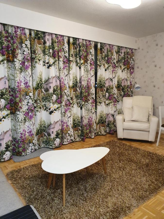 Kaunis Valoisa 3 Krs Pikkukaksio Vantaa Koivukylae Appartement Buitenkant foto